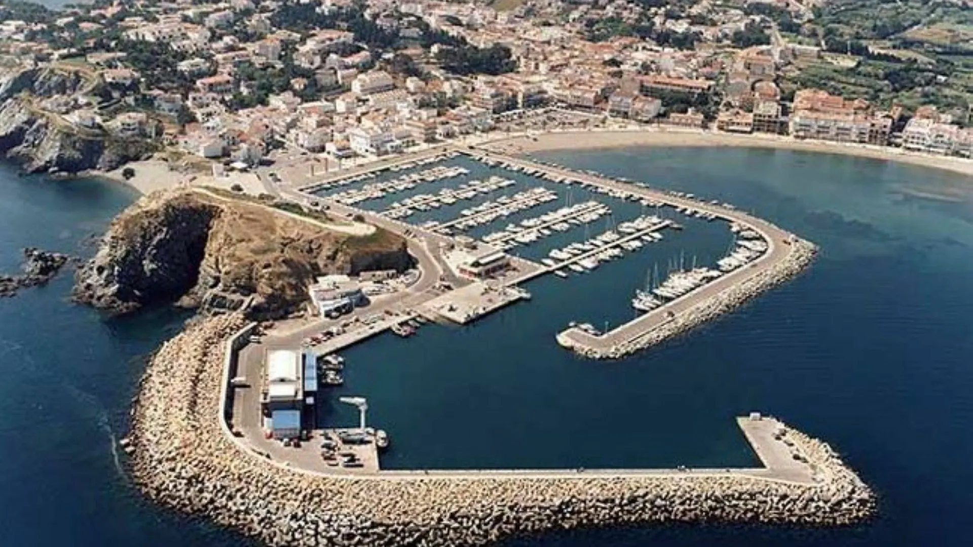 Apartment In Llanca - 103553 By Mo Rentals location